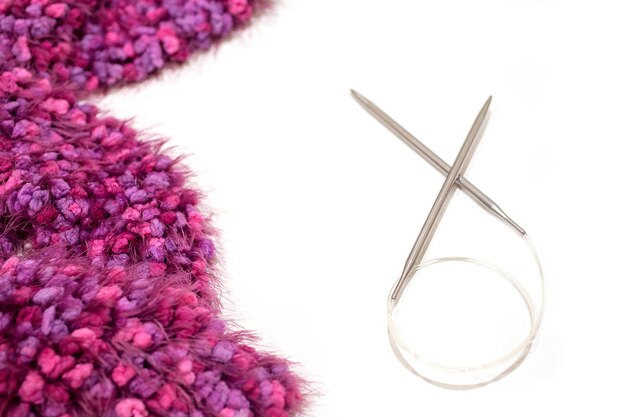 Zbliżenie na haft i igłę